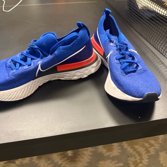 Nike Men's Blue and Red Sneakers - Picture 2 of 4
